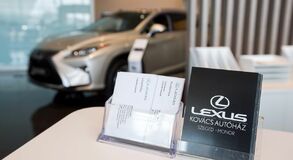 SZEGEDEN NYÍTOTT ÚJ, EURÓPAI SZÍNVONALÚ BEMUTATÓTERMET A LEXUS
